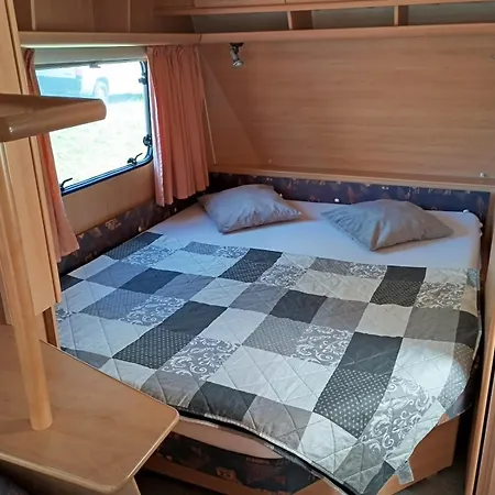 Luxe tent Karavan U Prehrady