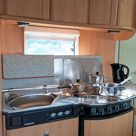 Luxe tent Karavan U Prehrady *