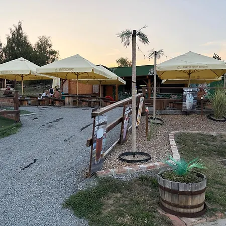Luxe tent Karavan U Prehrady